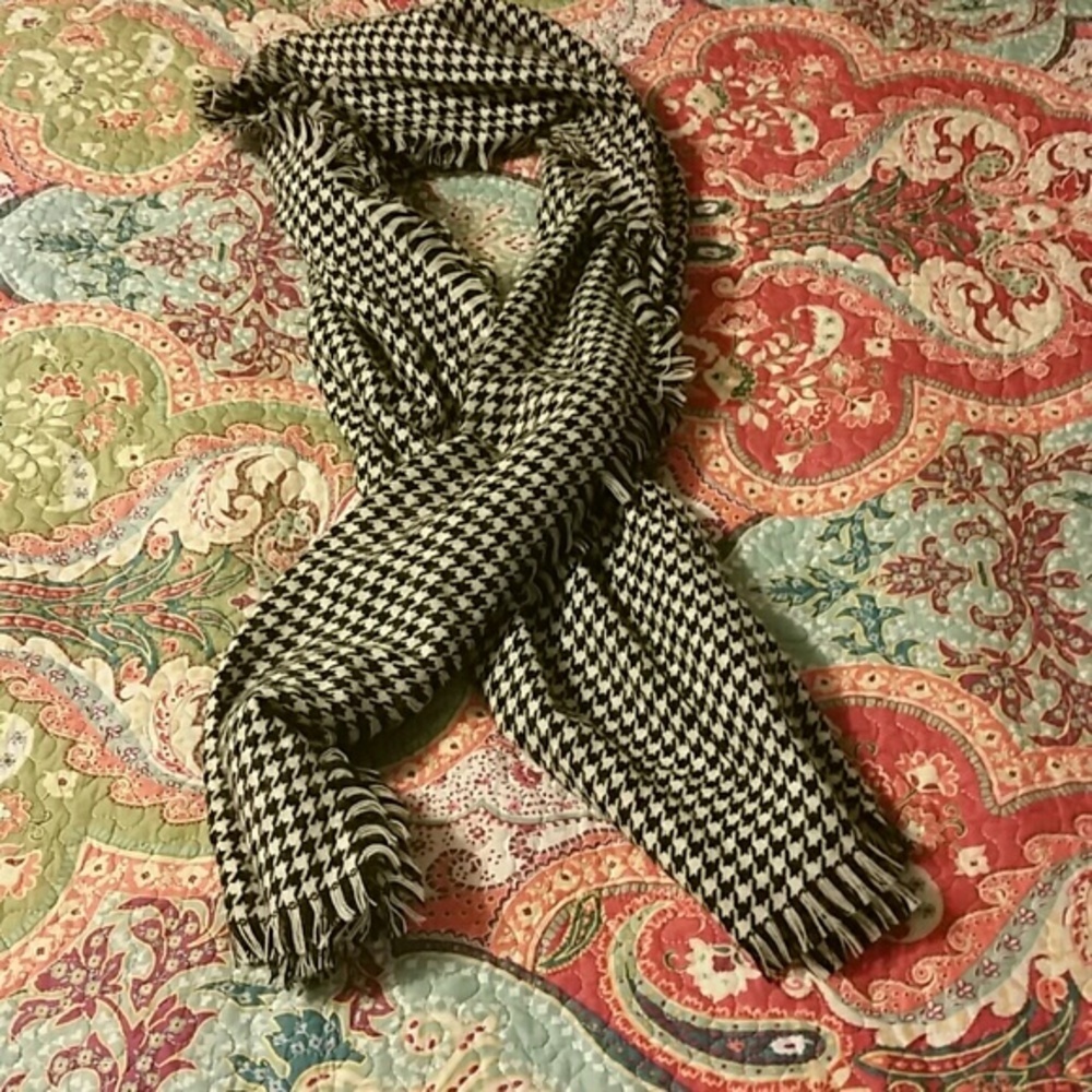 Merona hounds tooth blanket scarf. Gorgeous